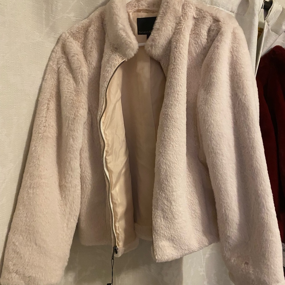 Banana republic light pink/blush faux fur bomber jacket with front zipper